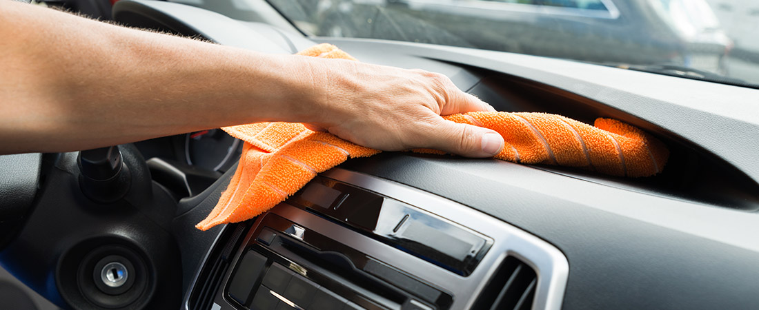 Cómo limpiar el compartimento del motor de tu automóvil